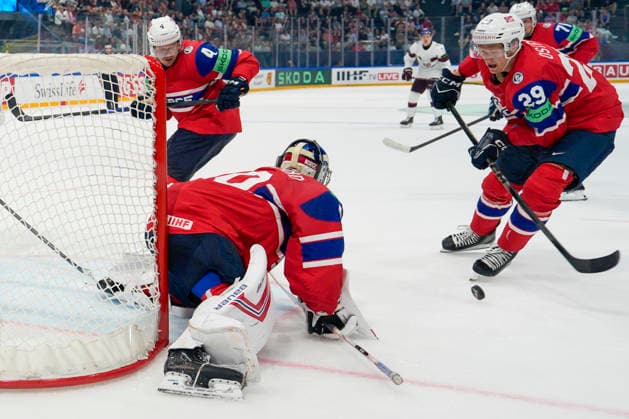 FRIBOURG, SWITZERLAND - MAY 28: Kristian Ostby of Norway R) in action during the 2026 IIHF Ice hockey, Eishockey World Championship, WM, Weltmeisterschaft Switzerland game between Norway and Latvia at BCF Arena on May 28, 2026 in Fribourg, Fribourg. Fribourg BCF Arena Fribourg Switzerland Copyright: xJustPictures.ch JarixPestelaccix jp-en-EuSpIm-JP6_JAR_Norway_Latvia_28May2026_00048