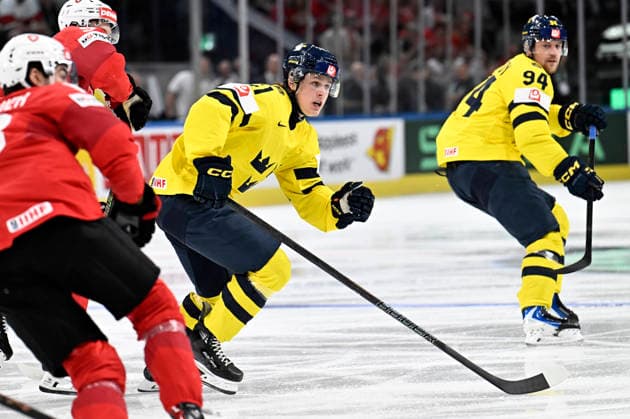 LKS 20260528 Ivar Stenberg (C) of Sweden skates during the 2026 IIHF Ice hockey, Eishockey World Championships quarterfinal match between Switzerland and Sweden in Zurich on May 28, 2026. - RONI REKOMAA Zürich Switzerland KoDoP2-y6bM  Copyright: xRonixRekomaax KoDoP2-y6bM