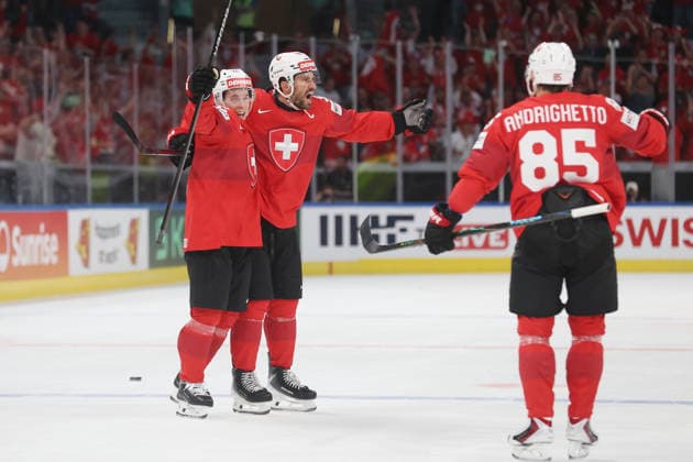 28.05.2026 Swiss Life Arena Zuerich , SCHWEIZ, Herren Eishockey IIHF World Championship, WM, Weltmeisterschaft Zurich 2026 Viertelfinal SUI - SWE Torjubel Dominik Egli, Roman Josi und Sven Andrighetto (SUI)