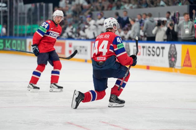 FRIBOURG, SWITZERLAND - MAY 28: Tinus Luc Koblar of Norway R) open the scores and celebrates during the 2026 IIHF Ice hockey, Eishockey World Championship, WM, Weltmeisterschaft Switzerland game between Norway and Latvia at BCF Arena on May 28, 2026 in Fribourg, Fribourg. Fribourg BCF Arena Fribourg Switzerland Copyright: xJustPictures.ch JarixPestelaccix jp-en-EuSpIm-JP6_JAR_Norway_Latvia_28May2026_00053