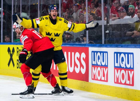 260528 Jacob De La Rose of Sweden reacts in a duell with Sven Jung of Switzerland during the 2026 IIHF Ice hockey, Eishockey World Championship, WM, Weltmeisterschaft quarterfinal match between Switzerland and Sweden on May 28, 2026 in Zürich. Photo: Jesper Zerman BILDBYRAN kod JZ JZ0733 ishockey ice hockey ishockey-vm 2026 vm 2026 iihf world championship kvartsfinal quarterfinal quarterfinals switzerland schweiz sverige sweden bbeng Copyright: JESPERxZERMAN BB260528JZ127