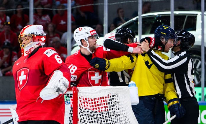 260528 Sven Jung of Switzerland and goaltender Arvid Söderblom of Sweden during the 2026 IIHF Ice hockey, Eishockey World Championship, WM, Weltmeisterschaft quarterfinal match between Switzerland and Sweden on May 28, 2026 in Zürich. Photo: Jesper Zerman BILDBYRAN kod JZ JZ0733 ishockey ice hockey ishockey-vm 2026 vm 2026 iihf world championship kvartsfinal quarterfinal quarterfinals switzerland schweiz sverige sweden bbeng Copyright: JESPERxZERMAN BB260528JZ131