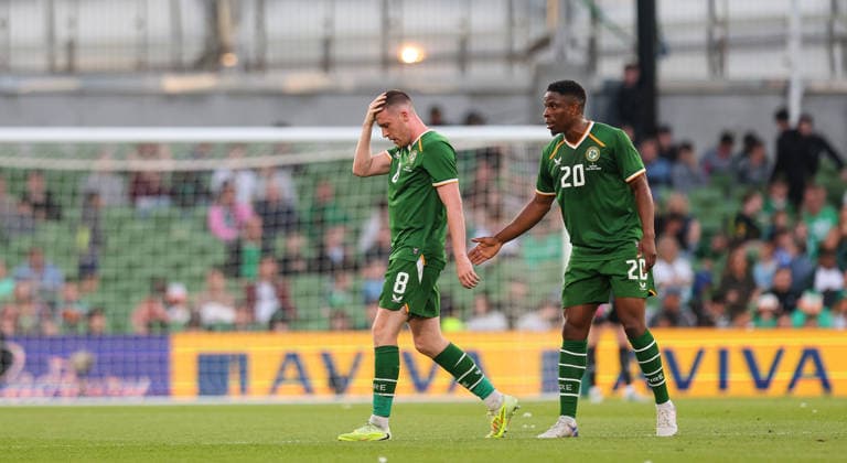 International Friendly, Länderspiel, Nationalmannschaft Aviva Stadium, Dublin 28 5 2026 Republic of Ireland vs Qatar Ireland s Jack Moylan leaves the field after being shown a red card by referee Jamie Robinson Jack Moylan leaves the field after being shown a red card by referee Jamie Robinson 28 5 2026  Copyright: x INPHO RyanxByrnex RB1_8265