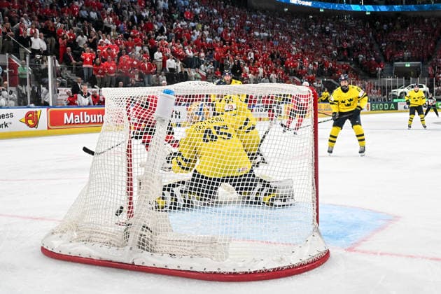 ZURICH, SWITZERLAND - MAY 28: Denis Malgin of Switzerland scores a goal against goalkeeper Magnus Hellberg of Sweden during the 2026 IIHF Ice hockey, Eishockey World Championship, WM, Weltmeisterschaft Switzerland game between Switzerland and Sweden at Swiss Life Arena on May 28, 2026 in Zurich, Zurich. Zurich Swiss Life Arena Zurich Switzerland Copyright: xJustPictures.ch AndreaxBrancax jp-en-EuSpIm-JP7_ANB_FinCze_28052026_5753