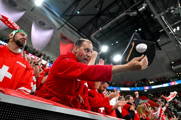 ZURICH, SWITZERLAND - MAY 28: Swiss fans celebrate a goal during the 2026 IIHF Ice hockey, Eishockey World Championship, WM, Weltmeisterschaft Switzerland game between Switzerland and Sweden at Swiss Life Arena on May 28, 2026 in Zurich, Zurich. Zurich Swiss Life Arena Zurich Switzerland Copyright: xJustPictures.ch AndreaxBrancax jp-en-EuSpIm-JP7_ANB_FinCze_28052026_5822