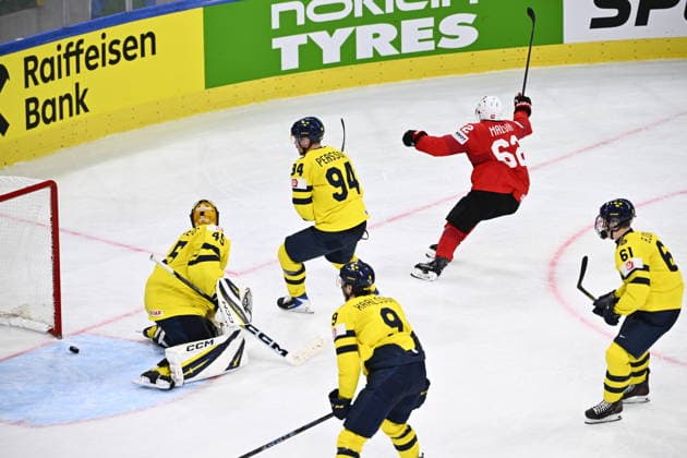 ZÜRICH, SWITZERLAND 20260528 Switzerland s Denis Malgin (right) celebrates with Calvin Thürkauf and Sven Andrighetto after his 2-1 goal during Thursday s quarterfinal match of the Ice hockey, Eishockey World Championship, WM, Weltmeisterschaft between Switzerland and Sweden at the Swiss Life Arena in Zurich, Switzerland.