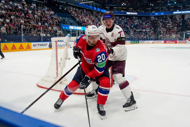 FRIBOURG, SWITZERLAND - MAY 28: Emilio Pettersen of Norway L) against Kristaps Zile of Latvia R) during the 2026 IIHF Ice hockey, Eishockey World Championship, WM, Weltmeisterschaft Switzerland game between Norway and Latvia at BCF Arena on May 28, 2026 in Fribourg, Fribourg. Fribourg BCF Arena Fribourg Switzerland Copyright: xJustPictures.ch JarixPestelaccix jp-en-EuSpIm-JP6_JAR_Norway_Latvia_28May2026_00094