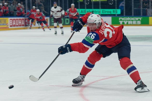 Fribourg, Switzerland - May 28 : Patrick Elvsveen of Norway shoots the puck (action) during the 2026 IIHF Ice hockey, Eishockey World Championship, WM, Weltmeisterschaft Switzerland Quarter Final match between Norway and Latvia at BCF Arena on May 28 , 2026 in Fribourg, Switzerland.  Copyright: xGiuseppexVelletrix Sportspressphoto_SPR156371