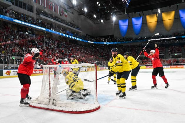 ZURICH, SWITZERLAND - MAY 28: Calvin Thurkauf of Switzerland L) celebrates after scoring a goal against goalkeeper Magnus Hellberg of Sweden during the 2026 IIHF Ice hockey, Eishockey World Championship, WM, Weltmeisterschaft Switzerland game between Switzerland and Sweden at Swiss Life Arena on May 28, 2026 in Zurich, Zurich. Zurich Swiss Life Arena Zurich Switzerland *** ZURICH, SWITZERLAND MAY 28 Calvin Thurkauf of Switzerland L celebrates after scoring a goal against goalkeeper Magnus Hellberg of Sweden during the 2026 IIHF Ice Hockey World Championship Switzerland game between Switzerland and Sweden at Swiss Life Arena on May 28, 2026 in Zurich, Zurich Zurich Swiss Life Arena Zurich Switzerland Copyright: xJustPictures.ch AndreaxBrancax jp-en-EuSpIm-JP7_ANB_FinCze_28052026_5991