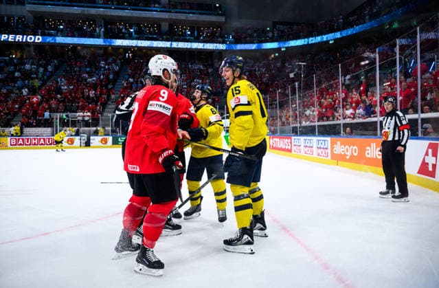 260528 Damien Riat of Switzerland and Jack Berglund of Sweden during the 2026 IIHF Ice hockey, Eishockey World Championship, WM, Weltmeisterschaft quarterfinal match between Switzerland and Sweden on May 28, 2026 in Zürich. Photo: Jesper Zerman BILDBYRAN kod JZ JZ0733 ishockey ice hockey ishockey-vm 2026 vm 2026 iihf world championship kvartsfinal quarterfinal quarterfinals switzerland schweiz sverige sweden bbeng Copyright: JESPERxZERMAN BB260528JZ141