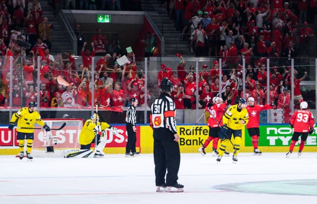 260528 Jacob Larsson of Sweden looks dejected after 3-1 during the 2026 IIHF Ice hockey, Eishockey World Championship, WM, Weltmeisterschaft quarterfinal match between Switzerland and Sweden on May 28, 2026 in Zürich. Photo: Jesper Zerman BILDBYRAN kod JZ JZ0733 ishockey ice hockey ishockey-vm 2026 vm 2026 iihf world championship kvartsfinal quarterfinal quarterfinals switzerland schweiz sverige sweden bbeng depp Copyright: JESPERxZERMAN BB260528JZ146