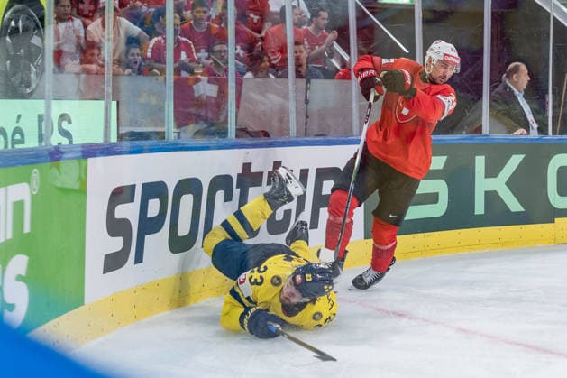 28 05 2026, Zurich, Swiss Life Arena, Ice hockey, Eishockey World Championships: Switzerland - Sweden, 23 Oliver Ekman-larsson (Sweden), 22 Nino Niederreiter (Switzerland) Zurich Swiss Life Arena Zurich Switzerland Copyright: xJustPictures.ch StefanxEmchx jp-de-StEm-DSC0072020260528