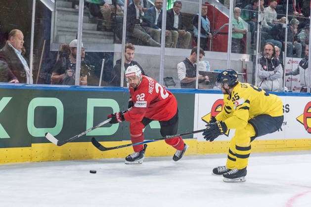 28 05 2026, Zurich, Swiss Life Arena, Ice hockey, Eishockey World Championships: Switzerland - Sweden, 22 Nino Niederreiter (Switzerland), 95 Jacob de la Rose (Sweden) Zurich Swiss Life Arena Zurich Switzerland Copyright: xJustPictures.ch StefanxEmchx jp-de-StEm-DSC0126020260528
