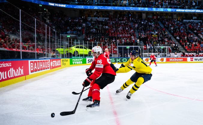 260528 Janis Moser of Switzerland and Anton Frondell of Sweden during the 2026 IIHF Ice hockey, Eishockey World Championship, WM, Weltmeisterschaft quarterfinal match between Switzerland and Sweden on May 28, 2026 in Zürich. Photo: Jesper Zerman BILDBYRAN kod JZ JZ0733 ishockey ice hockey ishockey-vm 2026 vm 2026 iihf world championship kvartsfinal quarterfinal quarterfinals switzerland schweiz sverige sweden bbeng Copyright: JESPERxZERMAN BB260528JZ148