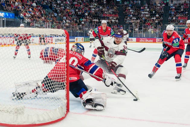 FRIBOURG, SWITZERLAND - MAY 28: Eduards Tralmaks of Latvia 2nd L) against goalkeeper Henrik Haukeland of Norway during the 2026 IIHF Ice hockey, Eishockey World Championship, WM, Weltmeisterschaft Switzerland game between Norway and Latvia at BCF Arena on May 28, 2026 in Fribourg, Fribourg. Fribourg BCF Arena Fribourg Switzerland Copyright: xJustPictures.ch JarixPestelaccix jp-en-EuSpIm-JP6_JAR_Norway_Latvia_28May2026_00129