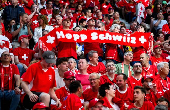 260528 Fans of Switzerland during the 2026 IIHF Ice hockey, Eishockey World Championship, WM, Weltmeisterschaft quarterfinal match between Switzerland and Sweden on May 28, 2026 in Zürich. Photo: Jesper Zerman BILDBYRAN kod JZ JZ0733 ishockey ice hockey ishockey-vm 2026 vm 2026 iihf world championship kvartsfinal quarterfinal quarterfinals switzerland schweiz sverige sweden bbeng publik *** 260528 Fans of Switzerland during the 2026 IIHF Ice Hockey World Championship quarterfinal match between Switzerland and Sweden on May 28, 2026 in Zürich Photo Jesper Zerman BILDBYRAN kod JZ JZ0733 ishockey ice hockey ishockey vm 2026 vm 2026 iihf world championship kvartsfinal quarterfinal quarterfinals switzerland schweiz sverige sweden bbeng publik  Copyright: JESPERxZERMAN BB260528JZ151
