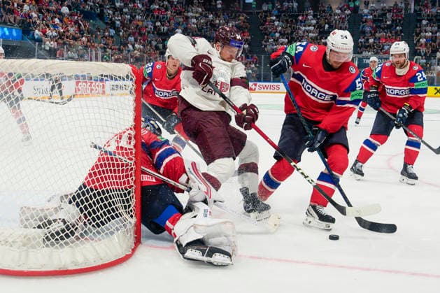 FRIBOURG, SWITZERLAND - MAY 28: Eduards Tralmaks of Latvia 2nd L) against goalkeeper Henrik Haukeland of Norway during the 2026 IIHF Ice hockey, Eishockey World Championship, WM, Weltmeisterschaft Switzerland game between Norway and Latvia at BCF Arena on May 28, 2026 in Fribourg, Fribourg. Fribourg BCF Arena Fribourg Switzerland Copyright: xJustPictures.ch JarixPestelaccix jp-en-EuSpIm-JP6_JAR_Norway_Latvia_28May2026_00132