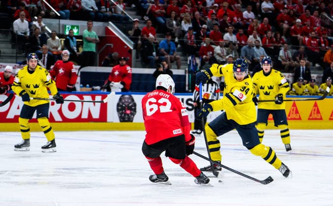 260528 Denis Malgin of Switzerland and Albert Johansson of Sweden during the 2026 IIHF Ice hockey, Eishockey World Championship, WM, Weltmeisterschaft quarterfinal match between Switzerland and Sweden on May 28, 2026 in Zürich. Photo: Jesper Zerman BILDBYRAN kod JZ JZ0733 ishockey ice hockey ishockey-vm 2026 vm 2026 iihf world championship kvartsfinal quarterfinal quarterfinals switzerland schweiz sverige sweden bbeng Copyright: JESPERxZERMAN BB260528JZ152