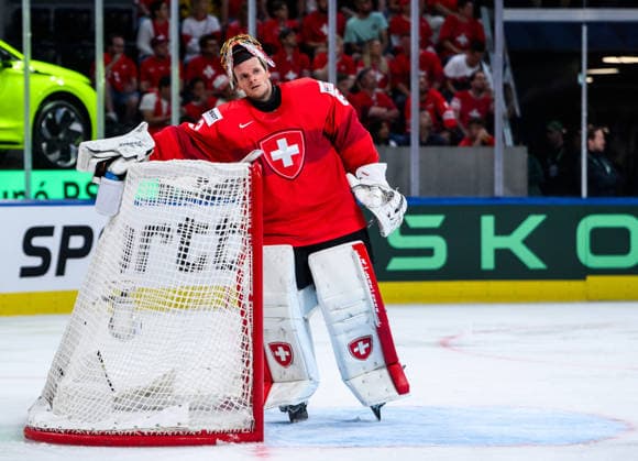 260528 Goaltender Leonardo Genoni of Switzerland during the 2026 IIHF Ice hockey, Eishockey World Championship, WM, Weltmeisterschaft quarterfinal match between Switzerland and Sweden on May 28, 2026 in Zürich. Photo: Jesper Zerman BILDBYRAN kod JZ JZ0733 ishockey ice hockey ishockey-vm 2026 vm 2026 iihf world championship kvartsfinal quarterfinal quarterfinals switzerland schweiz sverige sweden bbeng Copyright: JESPERxZERMAN BB260528JZ153