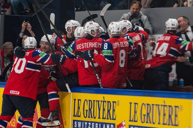 FRIBOURG, FRIBOURG - MAY 28: Norway players celebrate the late second goal on their way to victory during the 2026 IIHF World Championship, WM, Weltmeisterschaft match between Norway and Latvia at BCF Arena on May 28, 2026 in Fribourg, Fribourg, Switzerland.  Copyright: xLivioxBaeriswylx xSPPx Sportspressphoto_SPR156389