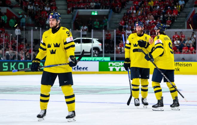 260528 Jacob De La Rose, Mattias Ekholm and Linus Karlsson of Sweden during the 2026 IIHF Ice hockey, Eishockey World Championship, WM, Weltmeisterschaft quarterfinal match between Switzerland and Sweden on May 28, 2026 in Zürich. Photo: Jesper Zerman BILDBYRAN kod JZ JZ0733 ishockey ice hockey ishockey-vm 2026 vm 2026 iihf world championship kvartsfinal quarterfinal quarterfinals switzerland schweiz sverige sweden bbeng Copyright: JESPERxZERMAN BB260528JZ159