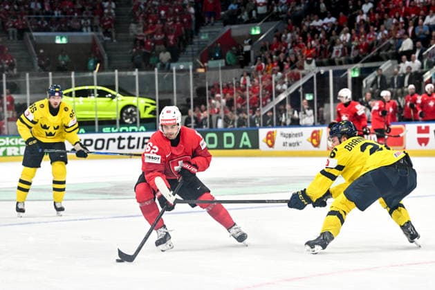 ZURICH, SWITZERLAND - MAY 28: Denis Malgin of Switzerland in action against Erik Brannstrom of Sweden during the 2026 IIHF Ice hockey, Eishockey World Championship, WM, Weltmeisterschaft Switzerland game between Switzerland and Sweden at Swiss Life Arena on May 28, 2026 in Zurich, Zurich. Zurich Swiss Life Arena Zurich Switzerland Copyright: xJustPictures.ch AndreaxBrancax jp-en-EuSpIm-JP7_ANB_FinCze_28052026_2839