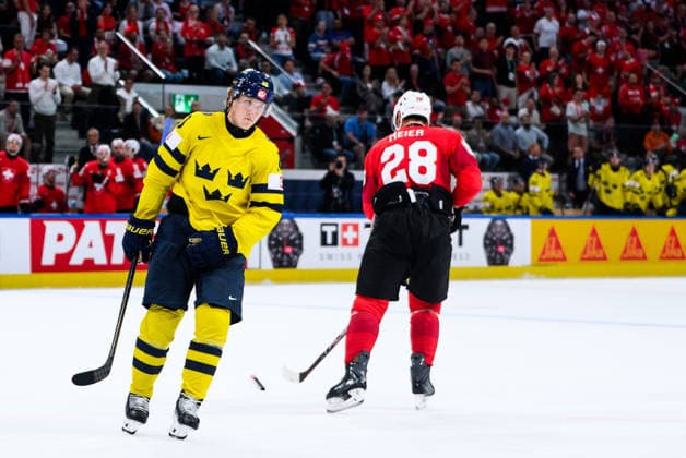 260528 Simon Holmström of Sweden look dejected during the 2026 IIHF Ice hockey, Eishockey World Championship, WM, Weltmeisterschaft quarterfinal match between Switzerland and Sweden on May 28, 2026 in Zürich. Photo: Jesper Zerman BILDBYRAN kod JZ JZ0733 ishockey ice hockey ishockey-vm 2026 vm 2026 iihf world championship kvartsfinal quarterfinal quarterfinals switzerland schweiz sverige sweden bbeng depp Copyright: JESPERxZERMAN BB260528JZ162