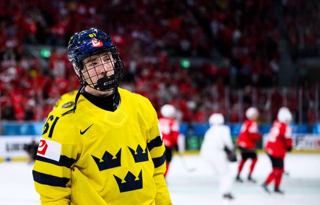 260528 Viggo Björck of Sweden looks dejected after the 2026 IIHF Ice hockey, Eishockey World Championship, WM, Weltmeisterschaft quarterfinal match between Switzerland and Sweden on May 28, 2026 in Zürich. Photo: Jesper Zerman BILDBYRAN kod JZ JZ0733 ishockey ice hockey ishockey-vm 2026 vm 2026 iihf world championship kvartsfinal quarterfinal quarterfinals switzerland schweiz sverige sweden bbeng depp Copyright: JESPERxZERMAN BB260528JZ169