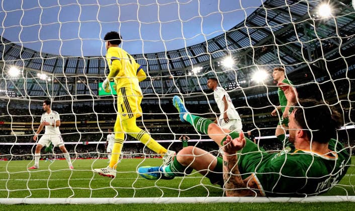 International Friendly, Länderspiel, Nationalmannschaft Aviva Stadium, Dublin 28 5 2026 Republic of Ireland vs Qatar Ireland s Troy Parrott ends up in the net Troy Parrott ends up in the net 28 5 2026  Copyright: x INPHO RyanxByrnex RB5_4700