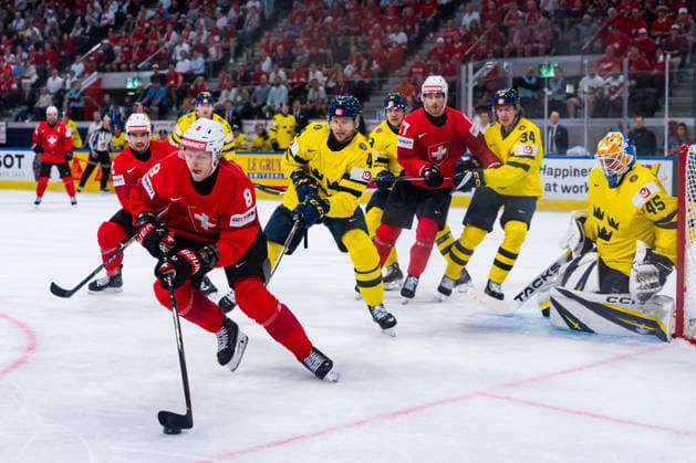 ZURICH, SWITZERLAND - MAY 28: Simon Knak (Switzerland, 8) during build-up play during the Quarter Finals - Match 59 between Switzerland and Sweden at the IIHF Ice hockey, Eishockey World Championship, WM, Weltmeisterschaft 2026, Swiss Life Arena on May 28, 2026 in Zurich, Switzerland. Zurich Switzerland Copyright: xTimoxSteinx
