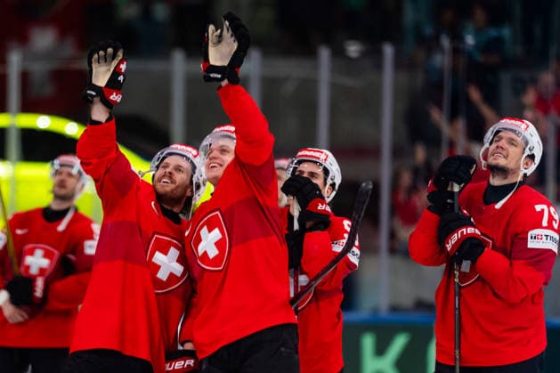 ZURICH, SWITZERLAND - MAY 28: The Swiss team after their 4:1 win during the Quarter Finals - Match 59 between Switzerland and Sweden at the IIHF Ice hockey, Eishockey World Championship, WM, Weltmeisterschaft 2026, Swiss Life Arena on May 28, 2026 in Zurich, Switzerland. Zurich Switzerland Copyright: xTimoxSteinx
