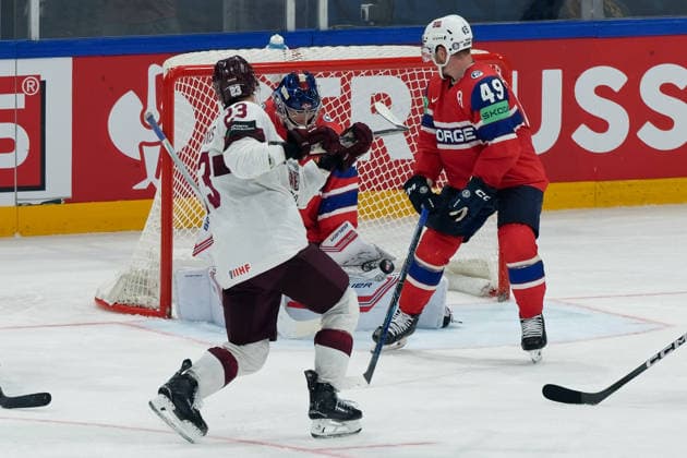 Fribourg, Switzerland - May 28 : Sandis Vilmanis of Latvia shoots the puck (action) and Henrik Haukeland of Norway makes a save during the 2026 IIHF Ice hockey, Eishockey World Championship, WM, Weltmeisterschaft Switzerland Quarter Final match between Norway and Latvia at BCF Arena on May 28 , 2026 in Fribourg, Switzerland.  Copyright: xGiuseppexVelletrix Sportspressphoto_SPR156410