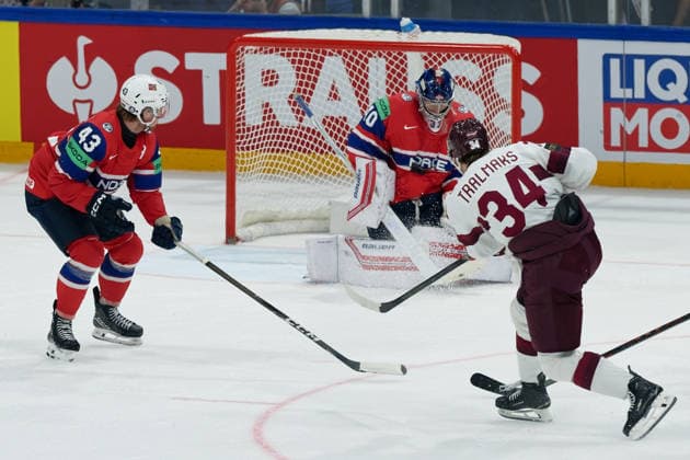 Fribourg, Switzerland - May 28 : Eduards Tralmaks of Latvia shoots the puck (action) under pressure of Max Krogdahl of Norway and Henrik Haukeland of Norway makes a save during the 2026 IIHF Ice hockey, Eishockey World Championship, WM, Weltmeisterschaft Switzerland Quarter Final match between Norway and Latvia at BCF Arena on May 28 , 2026 in Fribourg, Switzerland.  Copyright: xGiuseppexVelletrix Sportspressphoto_SPR156419