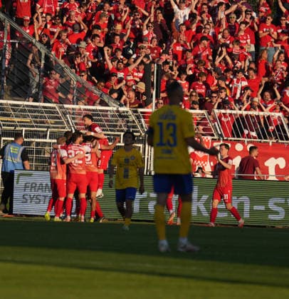 Würzburger Kickers team celebrate goal 28.05.2026, FC Lokomotive Leipzig - Würzburger Kickers, Aufstiegsspiel, Regionalliga Promotion Final, Fussball, Regionalliga Nordost, Regionalliga West, GER, Leipzig, Bruno-Plache-Stadion DFL regulations prohibit any use of photographs as image sequences and or quasi-video. Leipzig Bruno-Plache-Stadion Sachsen GER Copyright: xBillmanxDubex