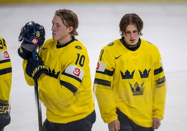 ZÜRICH, SWITZERLAND 20260528 Sweden s players are depressed after losing in Thursday s quarterfinal of the Ice hockey, Eishockey World Championship, WM, Weltmeisterschaft between Switzerland and Sweden at the Swiss Life Arena in Zurich, Switzerland.
