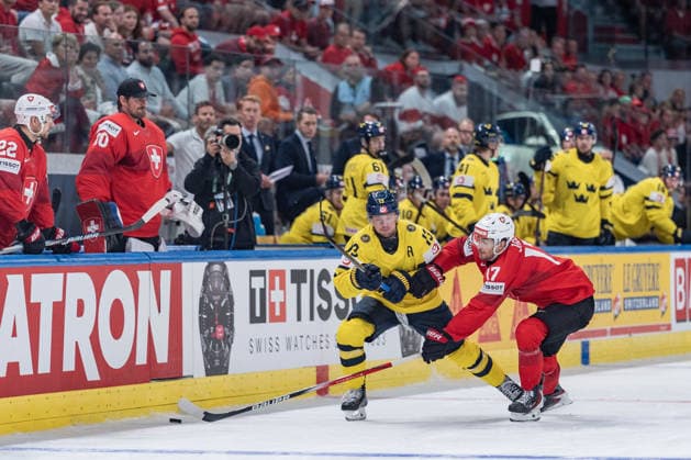 28 05 2026, Zurich, Swiss Life Arena, Ice hockey, Eishockey World Championships: Switzerland - Sweden, 13 Lucas Raymond (Sweden), 17 Ken Jager (Switzerland) Zurich Swiss Life Arena Zurich Switzerland Copyright: xJustPictures.ch StefanxEmchx jp-de-StEm-DSC0149220260528