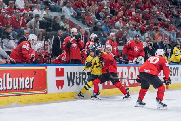 28 05 2026, Zurich, Swiss Life Arena, Ice hockey, Eishockey World Championships: Switzerland - Sweden, 13 Lucas Raymond (Sweden), 17 Ken Jager (Switzerland) Zurich Swiss Life Arena Zurich Switzerland Copyright: xJustPictures.ch StefanxEmchx jp-de-StEm-DSC0151420260528