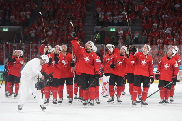 28.05.2026 Swiss Life Arena Zuerich , SCHWEIZ, Herren Eishockey IIHF World Championship, WM, Weltmeisterschaft Zurich 2026 Viertelfinal SUI - SWE Schlussjubel ua. mit Tim Berni, Roman Josi, Simon Moser und Christoph Bertschy (SUI)
