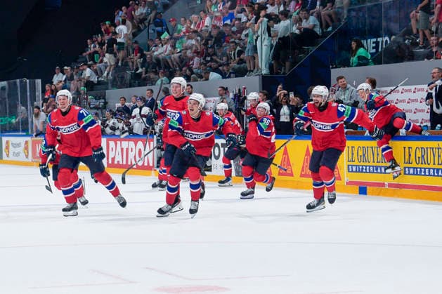 FRIBOURG, SWITZERLAND - MAY 28: Norway defeats Latvia and advances to the semifinals, during the 2026 IIHF Ice hockey, Eishockey World Championship, WM, Weltmeisterschaft Switzerland game between Norway and Latvia at BCF Arena on May 28, 2026 in Fribourg, Fribourg. Fribourg BCF Arena Fribourg Switzerland Copyright: xJustPictures.ch JarixPestelaccix jp-en-EuSpIm-JP6_JAR_Norway_Latvia_28May2026_00165