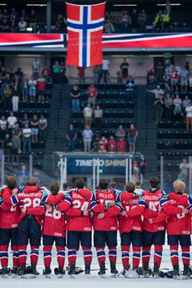 FRIBOURG, SWITZERLAND - MAY 28: Norway players during their National Anthem during the 2026 IIHF Ice hockey, Eishockey World Championship, WM, Weltmeisterschaft Switzerland game between Norway and Latvia at BCF Arena on May 28, 2026 in Fribourg, Fribourg. Fribourg BCF Arena Fribourg Switzerland Copyright: xJustPictures.ch JarixPestelaccix jp-en-EuSpIm-JP6_JAR_Norway_Latvia_28May2026_00211