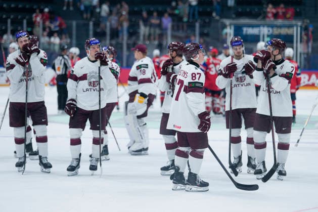FRIBOURG, SWITZERLAND - MAY 28: Latvia, defeated by Norway, salutes and thanks its fans after the 2026 IIHF Ice hockey, Eishockey World Championship, WM, Weltmeisterschaft Switzerland game between Norway and Latvia at BCF Arena on May 28, 2026 in Fribourg, Fribourg. Fribourg BCF Arena Fribourg Switzerland Copyright: xJustPictures.ch JarixPestelaccix jp-en-EuSpIm-JP6_JAR_Norway_Latvia_28May2026_00214