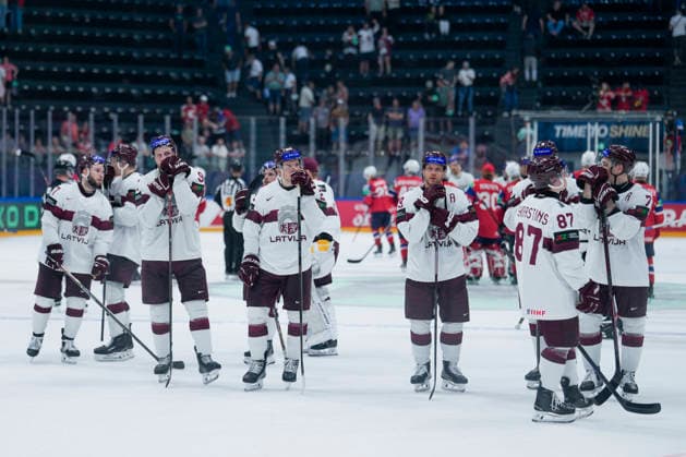 FRIBOURG, SWITZERLAND - MAY 28: Latvia, defeated by Norway, salutes and thanks its fans after the 2026 IIHF Ice hockey, Eishockey World Championship, WM, Weltmeisterschaft Switzerland game between Norway and Latvia at BCF Arena on May 28, 2026 in Fribourg, Fribourg. Fribourg BCF Arena Fribourg Switzerland Copyright: xJustPictures.ch JarixPestelaccix jp-en-EuSpIm-JP6_JAR_Norway_Latvia_28May2026_00215