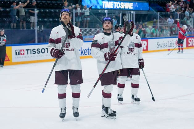 FRIBOURG, SWITZERLAND - MAY 28: Latvia, defeated by Norway, salutes and thanks its fans after the 2026 IIHF Ice hockey, Eishockey World Championship, WM, Weltmeisterschaft Switzerland game between Norway and Latvia at BCF Arena on May 28, 2026 in Fribourg, Fribourg. Fribourg BCF Arena Fribourg Switzerland Copyright: xJustPictures.ch JarixPestelaccix jp-en-EuSpIm-JP6_JAR_Norway_Latvia_28May2026_00216
