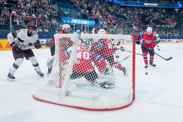 FRIBOURG, SWITZERLAND - MAY 28: Havard OSTREM Salsten of Norway R) helping goalkeeper Henrik Haukeland of Norway during the 2026 IIHF Ice hockey, Eishockey World Championship, WM, Weltmeisterschaft Switzerland game between Norway and Latvia at BCF Arena on May 28, 2026 in Fribourg, Fribourg. Fribourg BCF Arena Fribourg Switzerland Copyright: xJustPictures.ch JarixPestelaccix jp-en-EuSpIm-JP6_JAR_Norway_Latvia_28May2026_00239