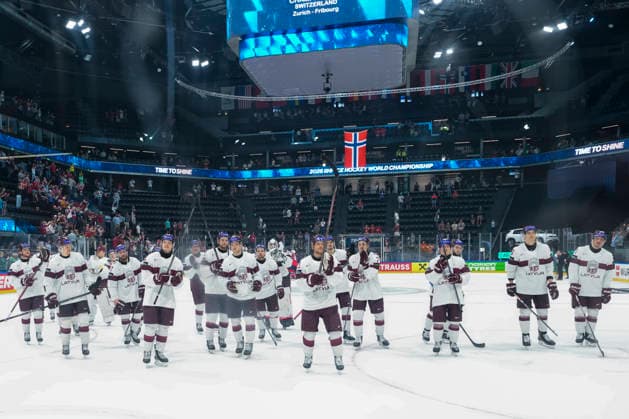 FRIBOURG, SWITZERLAND - MAY 28: Latvia, defeated by Norway, salutes and thanks its fans after the 2026 IIHF Ice hockey, Eishockey World Championship, WM, Weltmeisterschaft Switzerland game between Norway and Latvia at BCF Arena on May 28, 2026 in Fribourg, Fribourg. Fribourg BCF Arena Fribourg Switzerland Copyright: xJustPictures.ch JarixPestelaccix jp-en-EuSpIm-JP6_JAR_Norway_Latvia_28May2026_00241