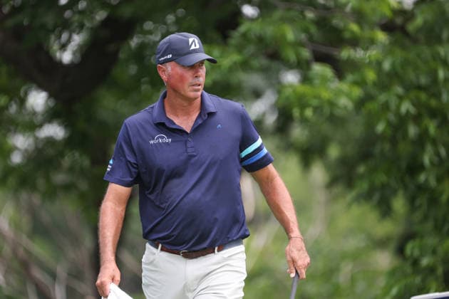 FORT WORTH, TX - MAY 28: Matt Kuchar (USA) walks off the 12th tee during the Charles Schwab Challenge on May 28, 2026 at Colonial Country Club in Fort Worth, TX. (Photo by George Walker Icon Sportswire) GOLF: MAY 28 PGA, Golf Herren Charles Schwab Challenge EDITORIAL USE ONLY Icon26052825
