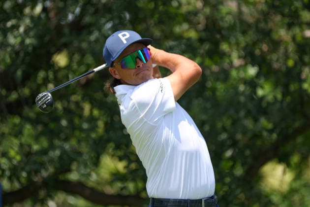 FORT WORTH, TX - MAY 28: Rickie Fowler (USA) hits from the 9th tee during the Charles Schwab Challenge on May 28, 2026 at Colonial Country Club in Fort Worth, TX. (Photo by George Walker Icon Sportswire) GOLF: MAY 28 PGA, Golf Herren Charles Schwab Challenge EDITORIAL USE ONLY Icon26052827