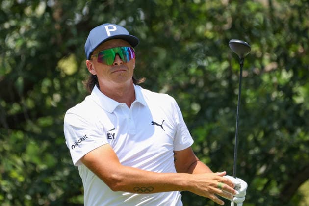 FORT WORTH, TX - MAY 28: Rickie Fowler (USA) hits from the 9th tee during the Charles Schwab Challenge on May 28, 2026 at Colonial Country Club in Fort Worth, TX. (Photo by George Walker Icon Sportswire) GOLF: MAY 28 PGA, Golf Herren Charles Schwab Challenge EDITORIAL USE ONLY Icon26052828