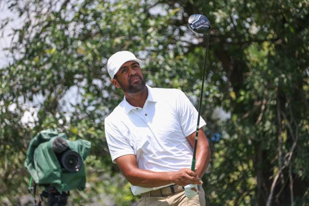 FORT WORTH, TX - MAY 28: Tony Finau (USA) hits from the 9th tee during the Charles Schwab Challenge on May 28, 2026 at Colonial Country Club in Fort Worth, TX. (Photo by George Walker Icon Sportswire) GOLF: MAY 28 PGA, Golf Herren Charles Schwab Challenge EDITORIAL USE ONLY Icon26052844