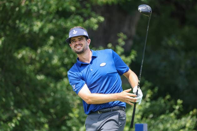 FORT WORTH, TX - MAY 28: Beau Hossler (USA) hits from the 12th tee during the Charles Schwab Challenge on May 28, 2026 at Colonial Country Club in Fort Worth, TX. (Photo by George Walker Icon Sportswire) GOLF: MAY 28 PGA, Golf Herren Charles Schwab Challenge EDITORIAL USE ONLY Icon26052853